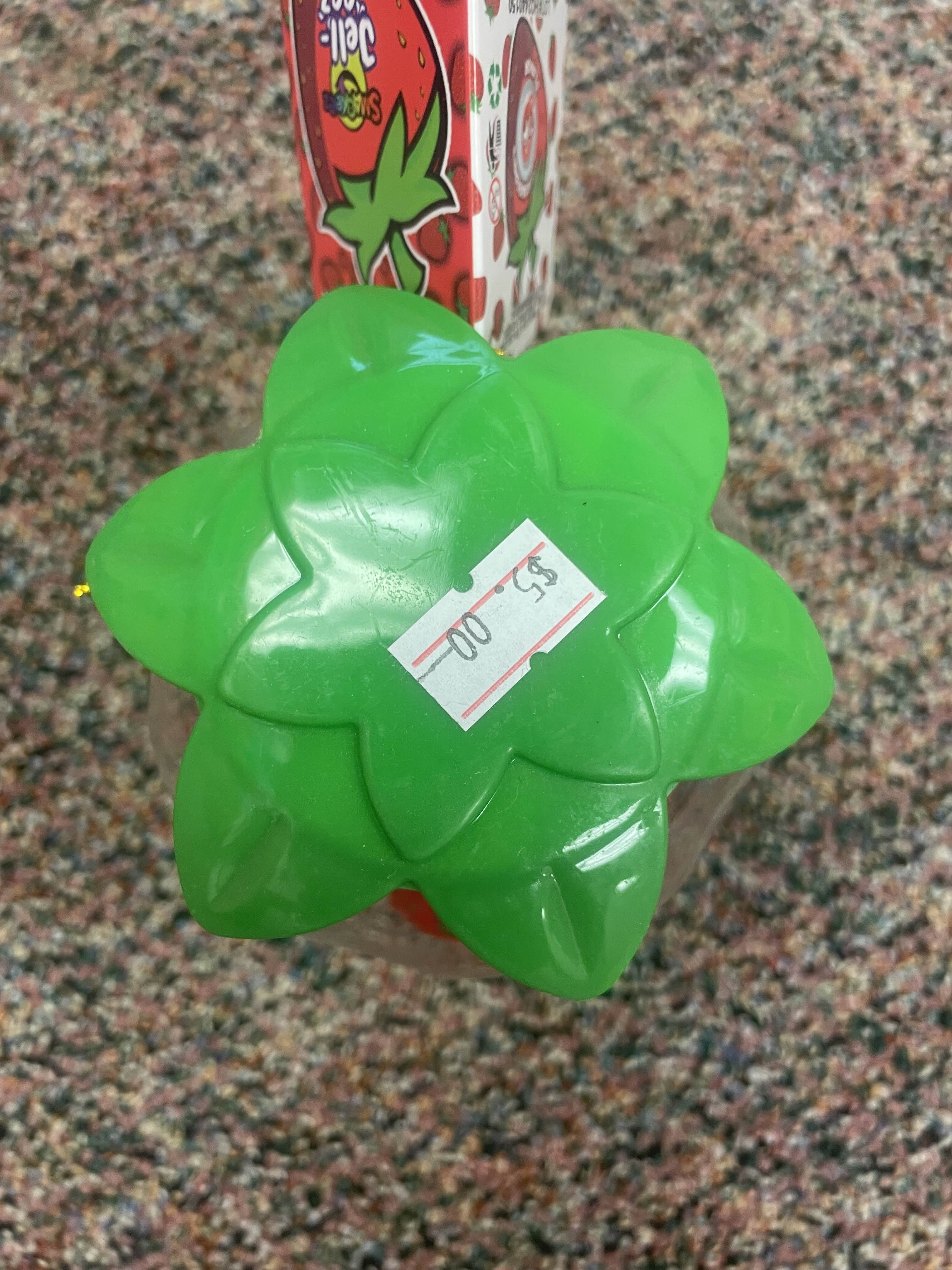 Jell-eez strawberry candy